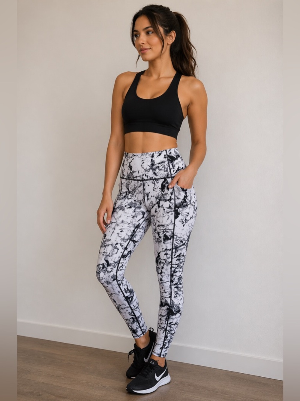 HIGH RISE FULL LENGTH MARBLE LIKE LEGGINGS SIZE SMALL